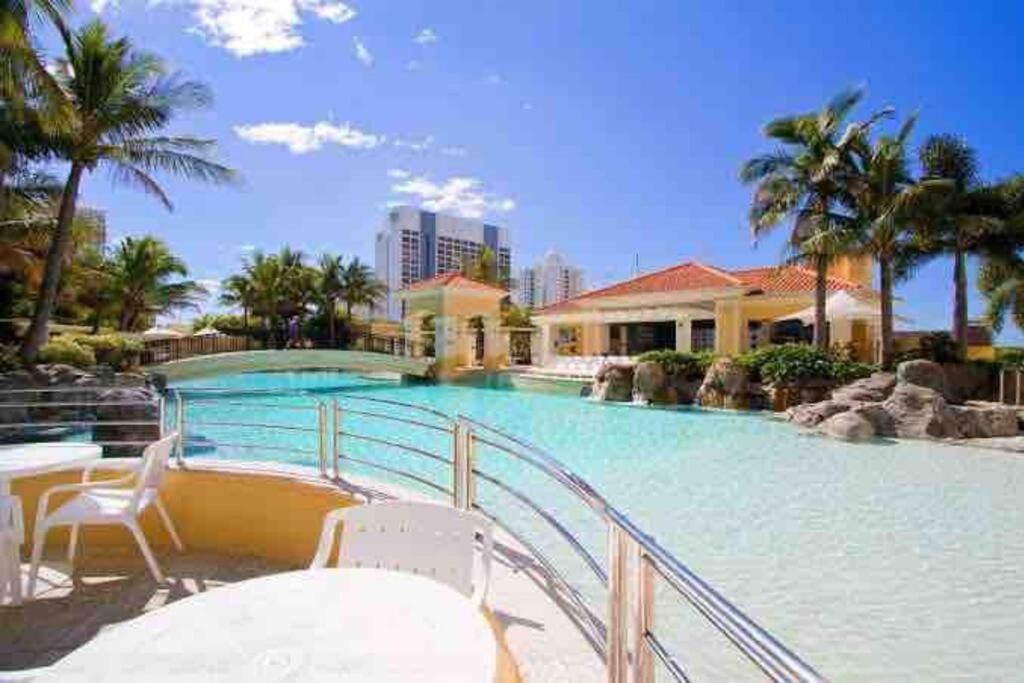 Chevron Surfers - 2 Bedroom 2 Bathroom * Gold Coast