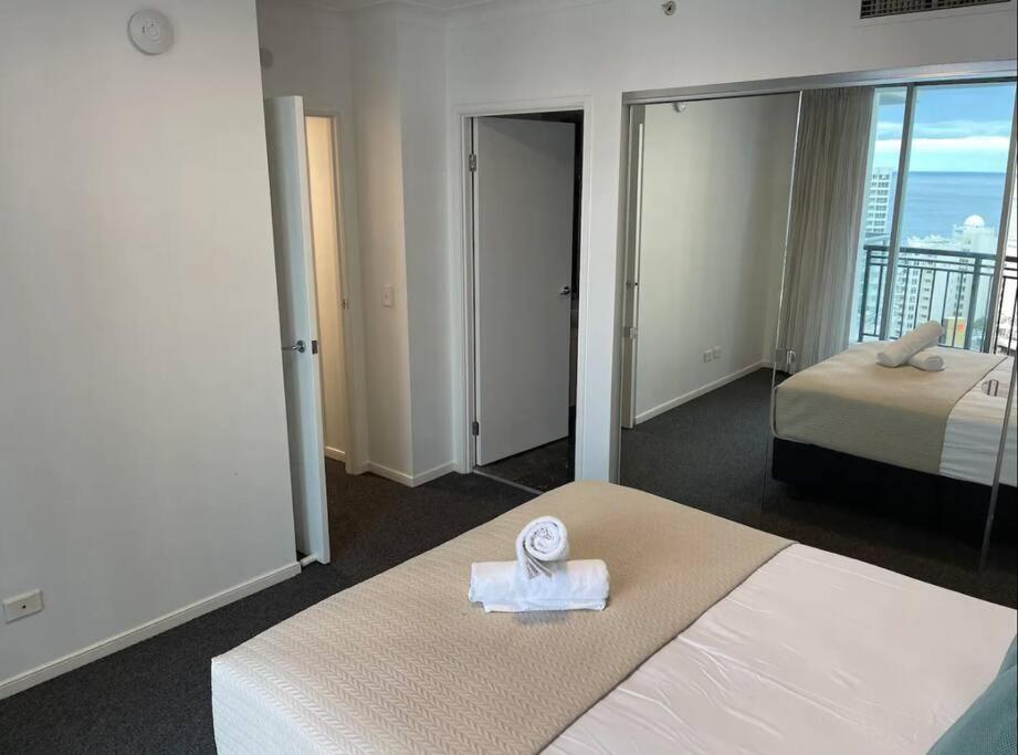 Chevron Surfers - 2 Bedroom 2 Bathroom Apartment Gold Coast