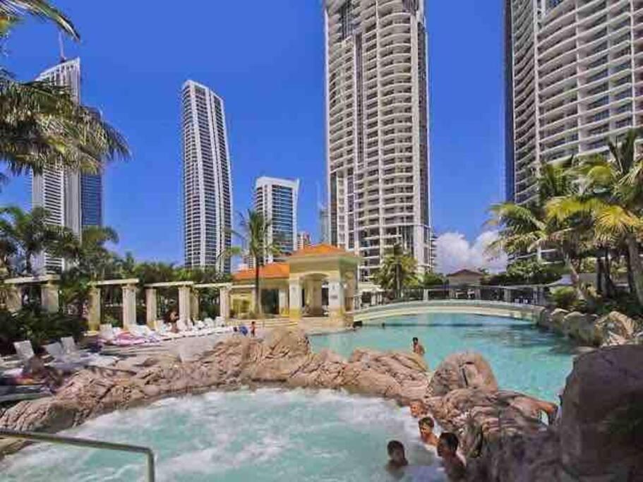 Chevron Surfers - 2 Bedroom 2 Bathroom Apartment Gold Coast